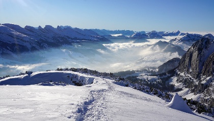 Abstieg mit Blick ins Toggenburg